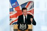 Uvending. Først ville han ikke afsløre gæstelisten - nu vil han gerne. David Cameron har blandt andet holdt takkemiddag for flere rigmænd. 