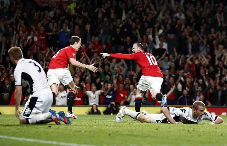 sejrsmål. Dårligt forsvarsspil gav Wayne Rooney en gratis chance, som Manchester Uniteds topscorer udnyttede til sæsonens 21. ligamål. 