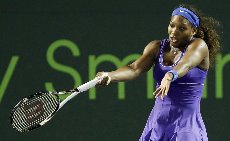 SLået. Det var første gang i fire forsøg, at Wozniacki formåede at besejre Serena Williams. Storesøster Venus har Wozniacki dog aldrig besejret, men hun er en mulig finalemodstander i Miami. 