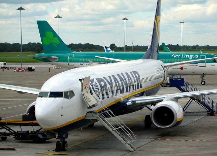Lavpris-gigant. Irske Ryanair, der ikke flyver til og fra København, får flere afgange til Malmø. Og i nogle tilfælde kan der være penge at spare for danskere ved at krydse broen. 