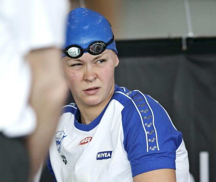 centraliseret. I denne sæson er Lotte Friis stillet op i Herlevs klubfarver, men verdensmesteren har kun et par gange været på besøg i sin klub. 