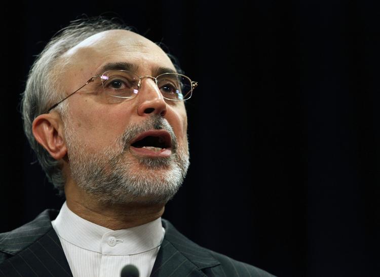 Fredsplan.  Den iranske udenrigsminister Ali Akbar Salehi melder nu ud, at Syrien støtter FN's fredsplan. 