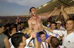 regnskabsrod. Hajduk Split fejrer et af klubbens kroatiske mesterskaber i 2004 på hjemmebanen. 
