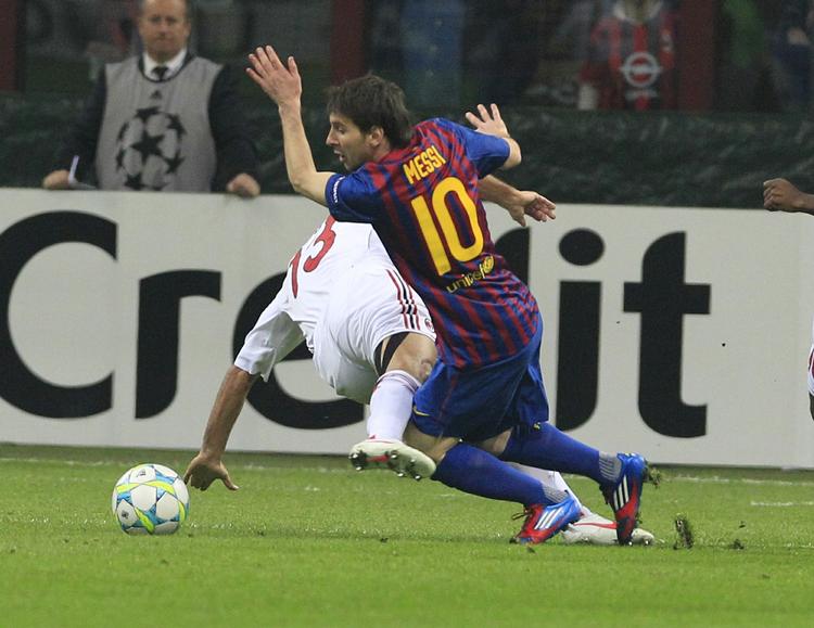 nulløsning. Det blev ikke til nye rekorder for Lionel Messi i kampen mellem Barcelona og Milan. Kampen blev en hektisk, men også rodet affære. 