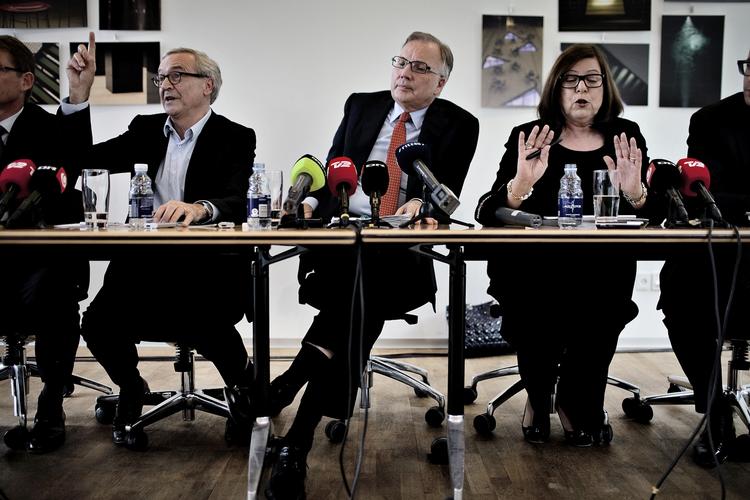 HOVEDROLLE. Dongs bestyrelsesformand Fritz Schur  (midten) slipper sandsynligvis ikke for at blive undersøgt. 