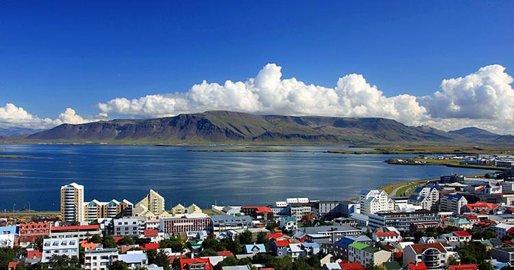 FORÅR. Efter den økonomiske krise er turisterne i stor stil begyndt at vende tilbage til Island og hovedstaden Reykjavik. 