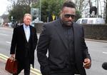 Clash. Frank Warren (bagerst) arbejder på at få Chisora i ringen mod David Haye, der oprindeligt indstillede karrieren sidste år. 