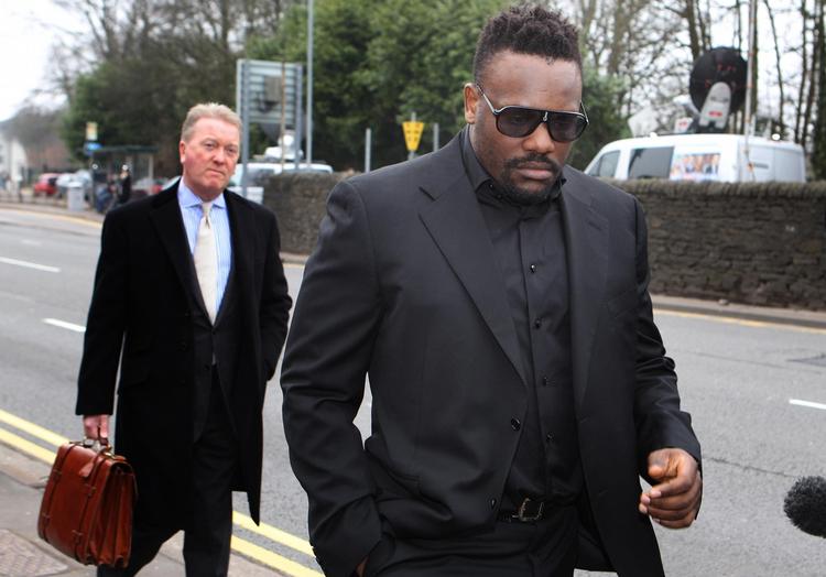 Clash. Frank Warren (bagerst) arbejder på at få Chisora i ringen mod David Haye, der oprindeligt indstillede karrieren sidste år. 