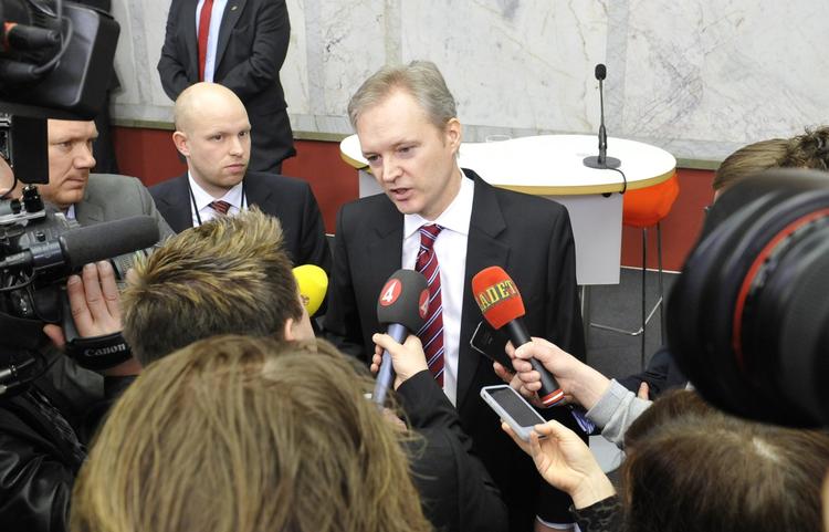 UDSKÆLDT. Nu tidligere forsvarsminister i Sverige Sten Tolgfors har haft en hård tid i medierne, siden det kom frem, at Sverige planlægger at bygge en våbenfabrik i Saudi Arabien. 