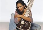 Sitar-fænomen. Anoushka Shankar er datter af legendariske Ravi Shankar og har optrædt sammen med bl.a. Peter Gabriel, Elton John og Madonna. Nu kommer hun til Danmark. 