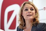 Frontfigur. Meget behændigt har partiledelsen i Enhedslisten - med den popstjernepopulære Johanne Schmidt-Nielsen i spidsen - omdefineret det gamle princip om, at partiet stemmer for enhver forbedring og imod enhver forringelse. I dag skelner Enhedslisten i stedet mellem nye og gamle forringelser. 