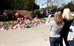 Dødsturisme. Beverly Hilton Hotel, hvor sangerinden Whitney Houston døde i et badekar tidligere i år, er blevet et mål for turister. Foto: Matt Sayles/AP 