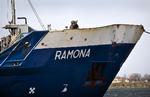 Ulykkesskib. Det finske containerskib 'Ramona' sejlede ifølge Banedanmark for hurtigt og ignorerede adskillige stopsignaler, før det torpederede Limfjordsbroen. 