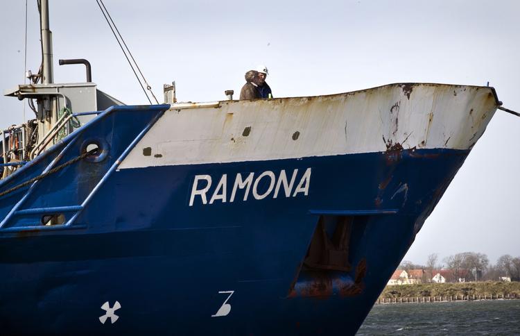 Ulykkesskib. Det finske containerskib 'Ramona' sejlede ifølge Banedanmark for hurtigt og ignorerede adskillige stopsignaler, før det torpederede Limfjordsbroen. 
