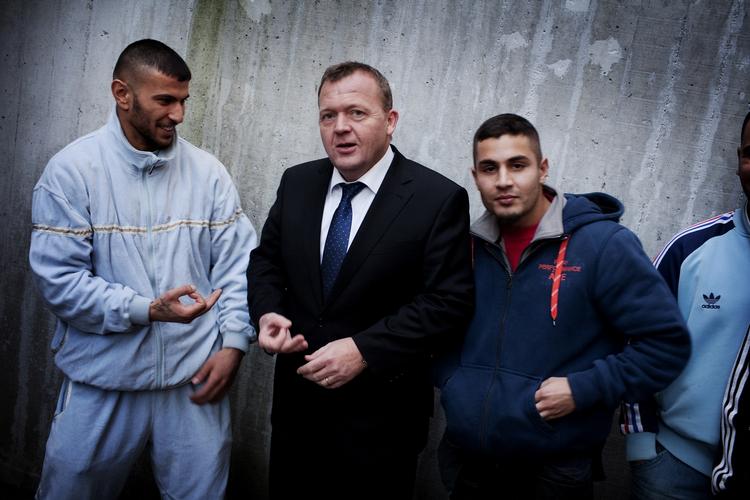 politik. I sin tid som statsminister viste Lars Løkke Rasmussen (V) blandt andet sit sociale engagement med et besøg hos indvandrerdrenge i ghettobebyggelsen Askerød til diskussion af regeringens ghettoplan. 