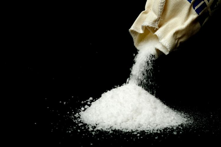 Farligt.  Hvis alle danskere får skåret cirka tre gram salt ud af deres daglige kost, vil det betyde langt færre hjertesyge og omkring 1.000 færre dødsfald om året. 