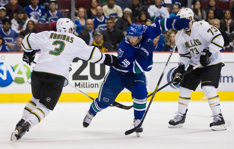 assist. Jannik Hansen (midt) var på det vindende hold, da hans Vancouver Canucks mødte Philip Larsens Dallas Stars. 