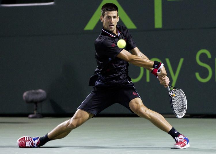 slagmaskine. Novak Djokovic spillede sig i endnu en finale i aftes, da han vandt sig retten til at møde skotske Andy Murray i Miami. 