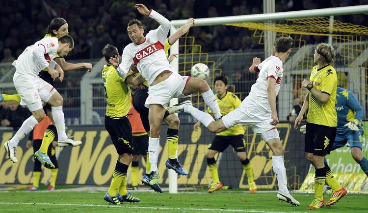 målfest. Dortmund sad tungt på opgøret mod Stuttgart i den første time af kampen, men så eksploderede det hele i de sidste 15-20 minutter af den underholdende match. 