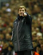 Pegefinger. Der er noget at arbejde med på træningsbanen, påpeger Kenny Dalglish. 