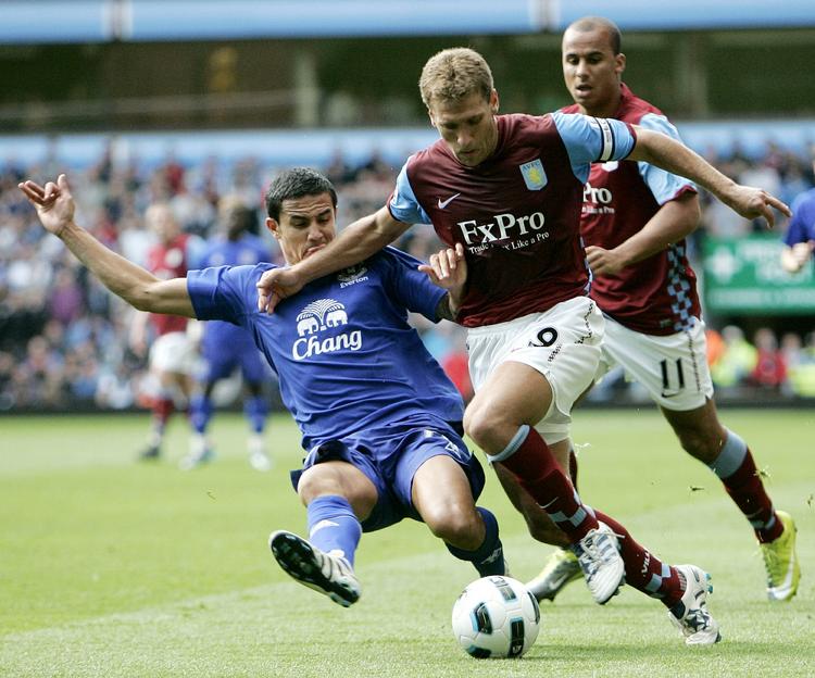 leukæmi. Aston Villas anfører Stiliyan Petrov opgiver sin karriere  som fodboldspiller efter kræftdiagnose. 