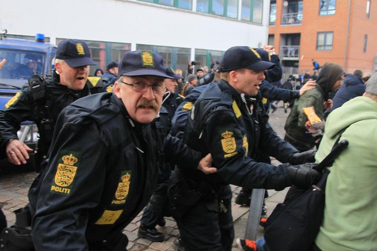 Anholdelser. Østjyllands Politi har haft særdeles travlt i dag. 