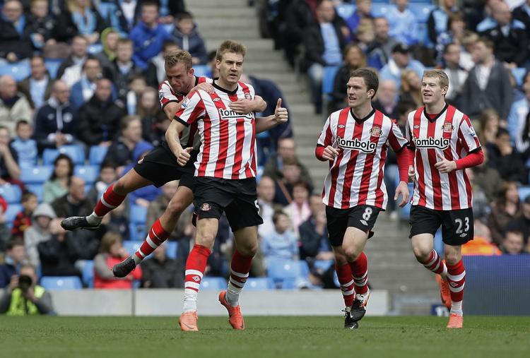 målscorer. Nicklas Bendtner spillede igen uden den maske, han har brugt siden, han brækkede næsen i en kamp. Og danskeren fik en afgørende rolle i kampen mod Manchester City. 