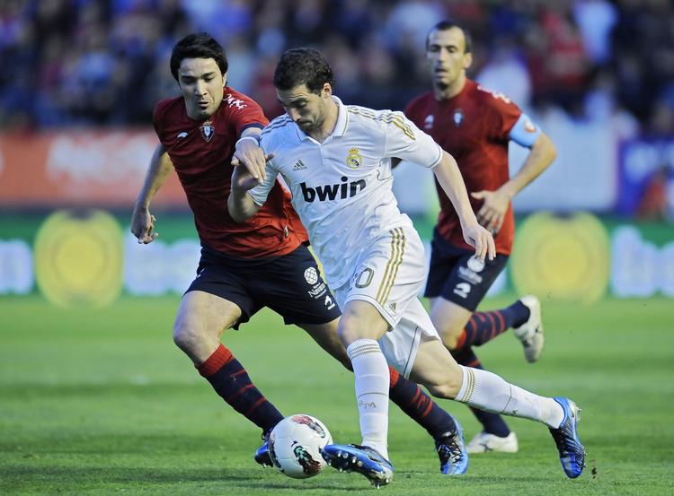 Stjerner. Gonzalo Higuain stod for to af målene, da Osasuna blev sendt hjem med en sæk. 