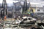 Bilbombe. Mindst 10 blev dræbt, da en række bilbomber eksploderede i Tahiland. 