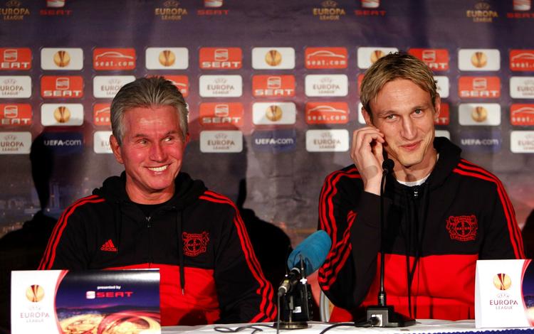 karriereskift. Sami Hyypiä (th) skiftede i 2009 karrieren i Liverpool ud med Leverkusen. Nu er han træner i klubben. 