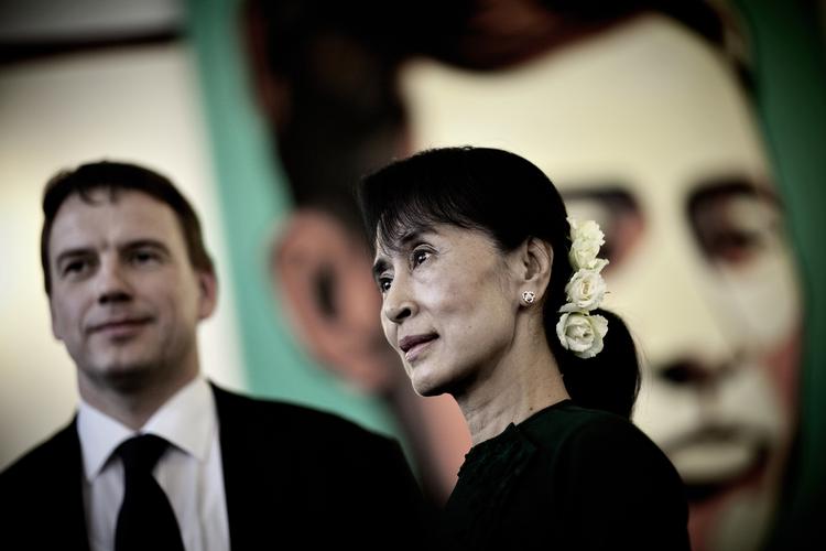 Aung San Suu Kyi during a recent meeting with the Danish Minister for Development Aid Christian Friis Bach in Rangoon. Archive. 