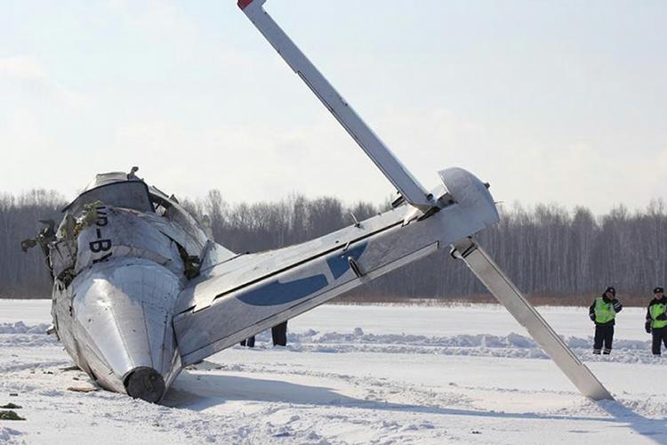 Flystyrt. Halen fra det ATR-72-fly, der her til morgen styrtede ned uden for den russiske by Tyumen. 