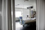 Farveløst. Den nyrenoverede 3. sal på Herlev Hospital følger ikke kunstneren Poul Gernes' principper. 