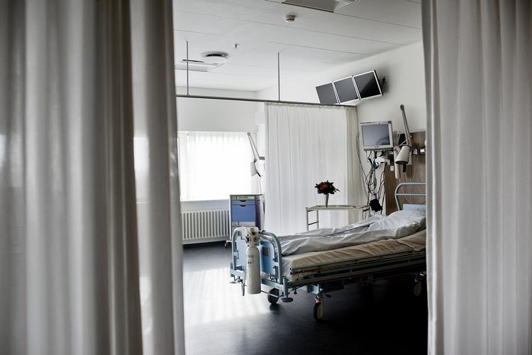 Farveløst. Den nyrenoverede 3. sal på Herlev Hospital følger ikke kunstneren Poul Gernes' principper. 