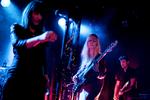 Popduo.  Josephine Philip (forrest) og Ina Lindgreen udgør sammen Darkness Falls, og deres sange er sød musik i P3-lytternes ører. 