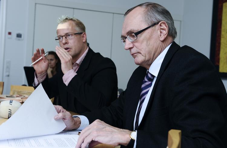 Pårørende. Formand for Danske Regioner, Bent Hansen (th), vil gerne drøfte, hvordan pårørende inddrages mere på sygehusene. 