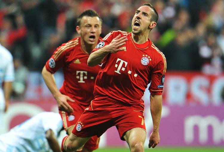 overbevisende. Bayern Münchens Franck Ribery (th) var oplægger til Ivica Olic' (bagerst) første scoring. 