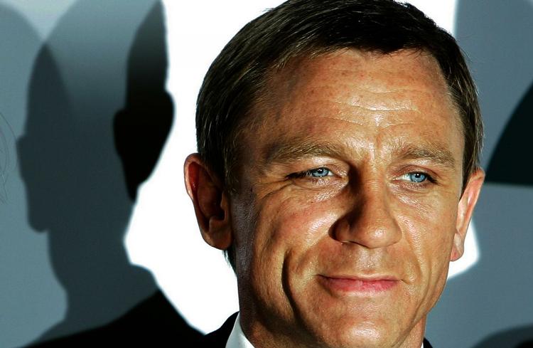 Øl. Man kan håbe, at Daniel Craig ikke får sin Heineken 'shaken' i den kommende film 'Skyfall'. 