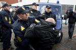 Kritik. Russerne bryder sig ikke om, at Danmark lader højreradikale marchere i vores land. Fem blev anholdt efter mindre sammenstød med politiet. 