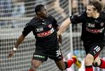 1-1. Udligningen er i kassen, sparket ind af Rilwan Hassan (tv.), som Erik Sviatchenko gerne vil juble sammen med. 