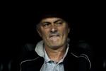 forfølgelse? Real Madrids portugisiske træner Jose Mourinho er adskillige gange kommet i klemme på grund af angreb på rivaler, dommere og fodboldledere. Nu antyder han igen, at Barcelona forfordeles. 