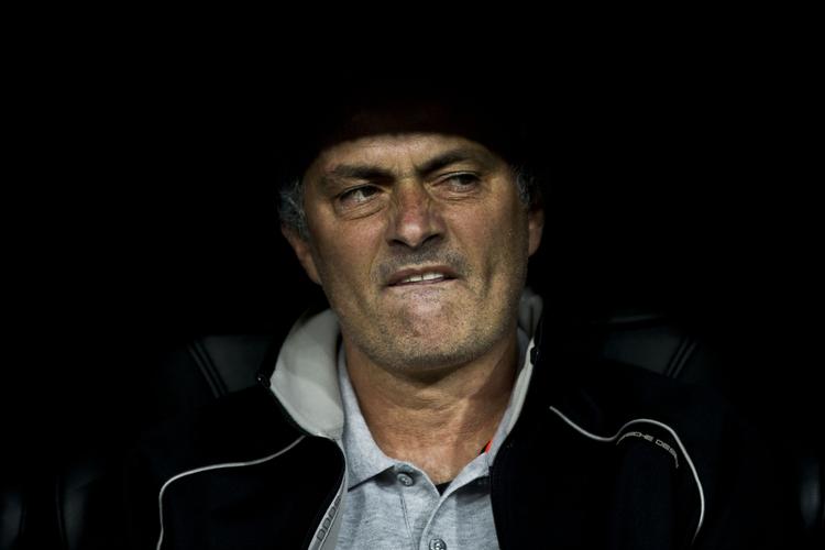 forfølgelse? Real Madrids portugisiske træner Jose Mourinho er adskillige gange kommet i klemme på grund af angreb på rivaler, dommere og fodboldledere. Nu antyder han igen, at Barcelona forfordeles. 