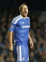 leder. Anfører for Chelsea, John Terry, er ingen tøsedreng. Men da han ikke længere kunne trække vejret i anden halvleg mod Benfica, lod han sig udskifte med to brækkede ribben. 