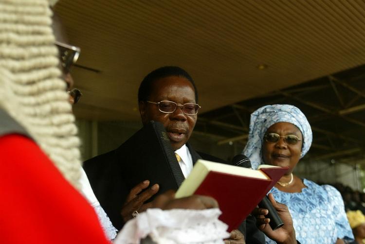 Død. Bingu wa Mutharika har allede kørt sin bror i stilling som ny præsident. 