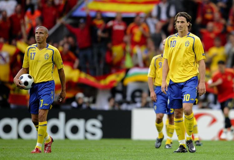 legender. Zlatan Ibrahimovic (th) og Henrik 'Henke' Larsson har flere gange optrådt sammen på landsholdet. 'Henke' har scoringsrekorden, som Zlatan nu går efter. 