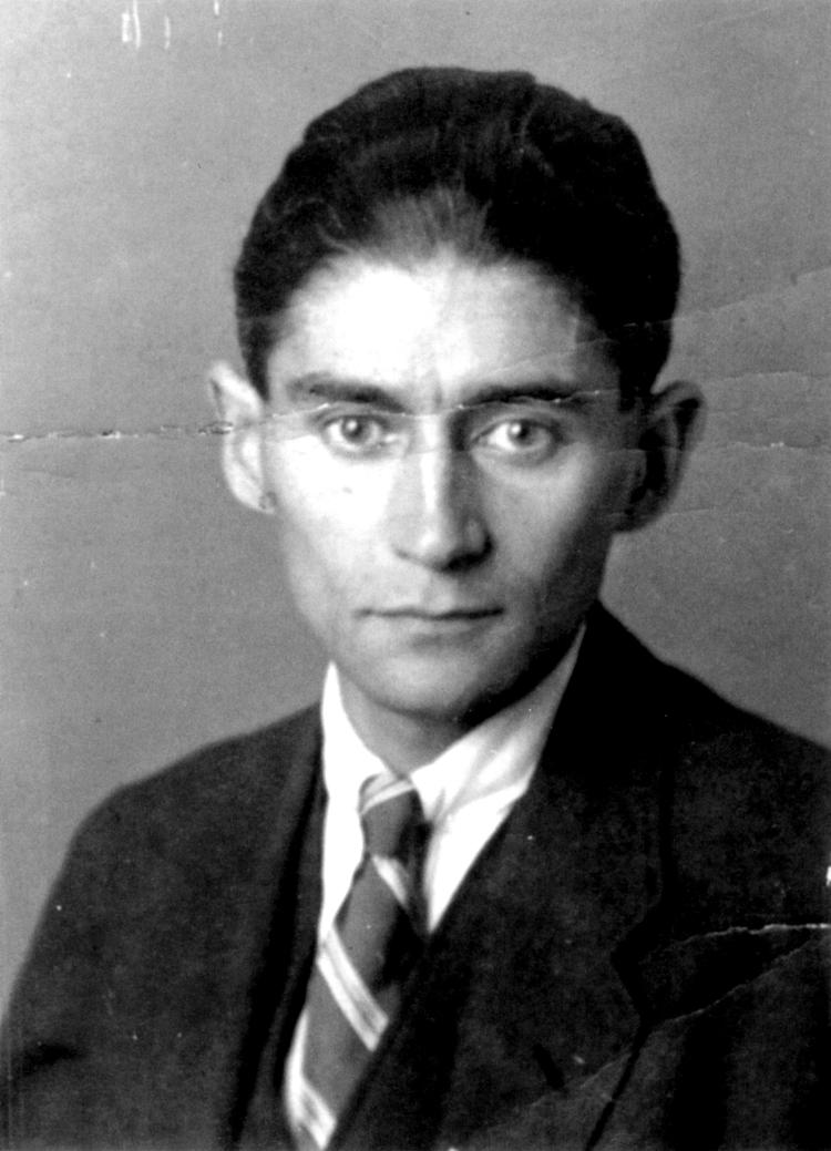 Kærlighed. Sit sidste leveår tilbragte Kafka svag af tuberkulose, men stærk af kærlighed til den unge, jødiske Dora Diamant. 
