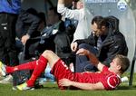pause. Andreas Bjelland måtte gå ud i slutningen af opgøret mod Sønderjyske med en fiberskade. 