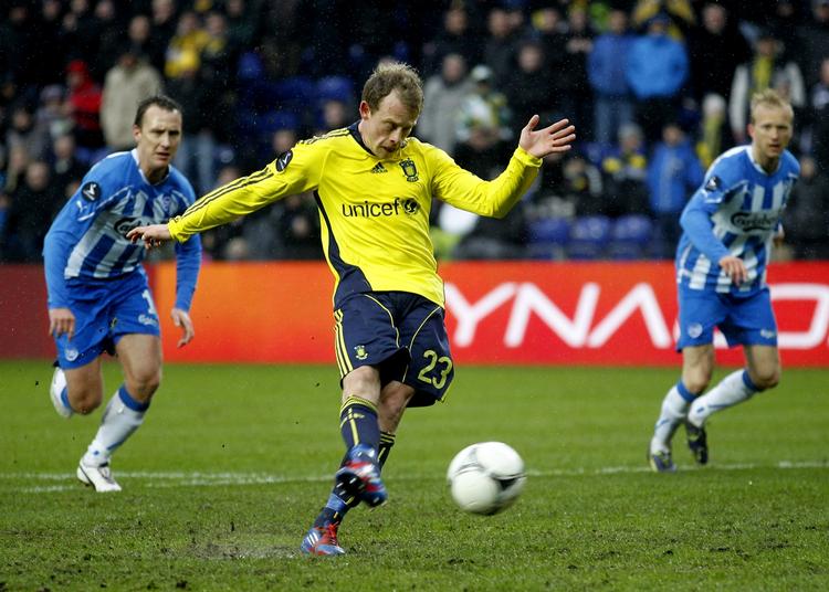 skadet. Mod OB for en uge siden blev Michael Krohn-Dehli matchvinder på et straffespark, men nu er han knæskadet. 