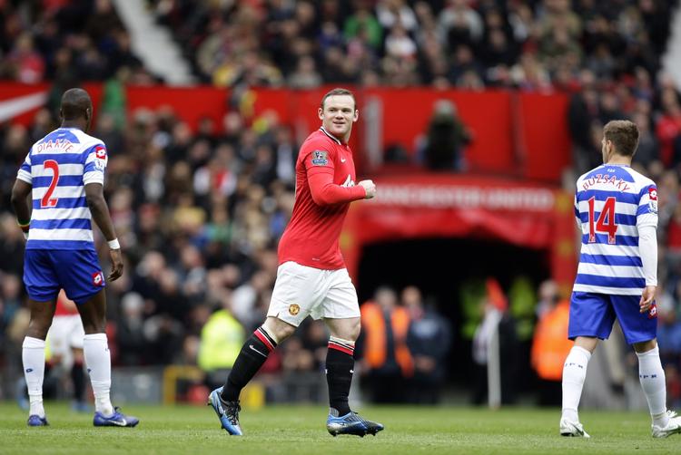 1-0. Et straffespark, der ikke burde have været dømt, gav Wayne Rooney mulighed for at score til1-0. 