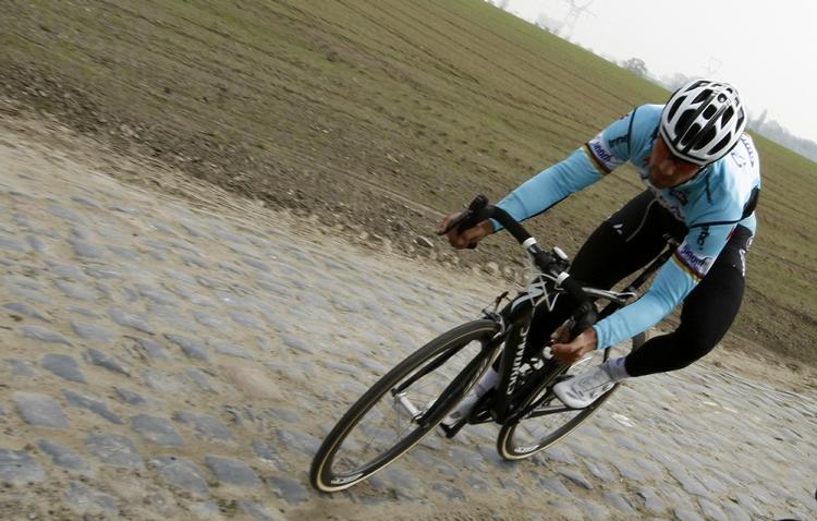 REKORD. For fjerde gang kom Tom Boonen først over stregen på cykelbanen i Roubaix. 